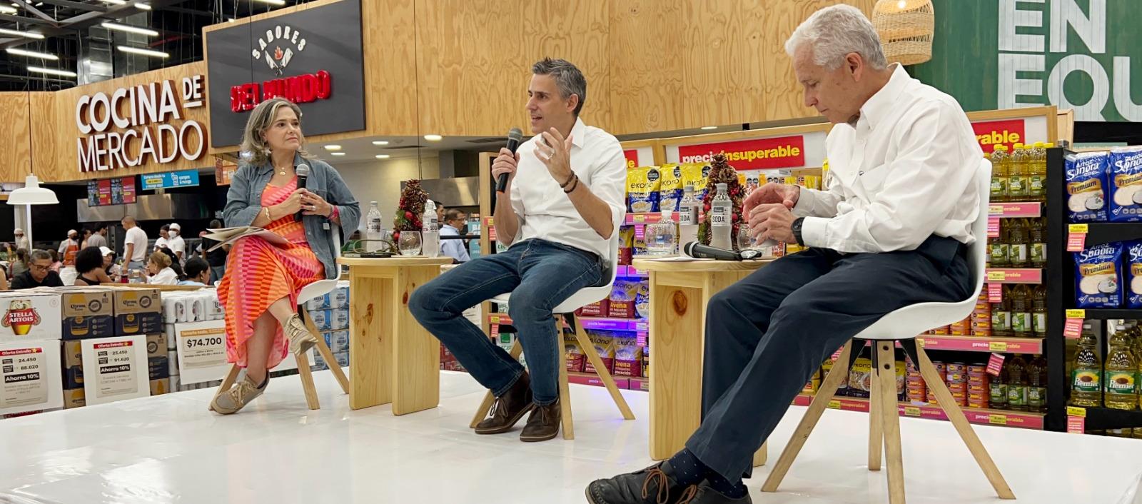 Carlos Calleja (presidente) y Carlos Giraldo (gerente general) en rueda de prensa este jueves en el Centro Comercial Viva.