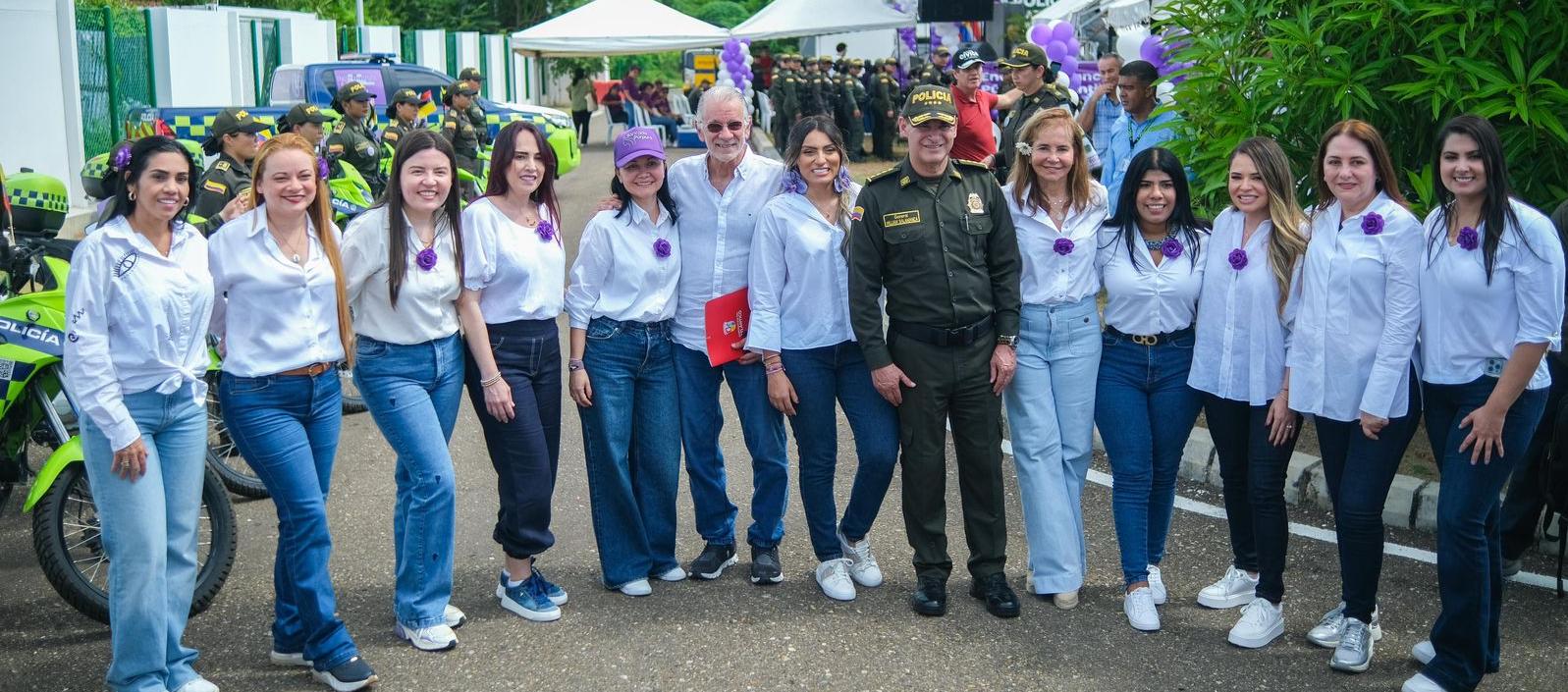 grupo de 12 mujeres integrado por senadoras, representantes a la cámara y diputadas, concejalas del departamento del Atlántico.