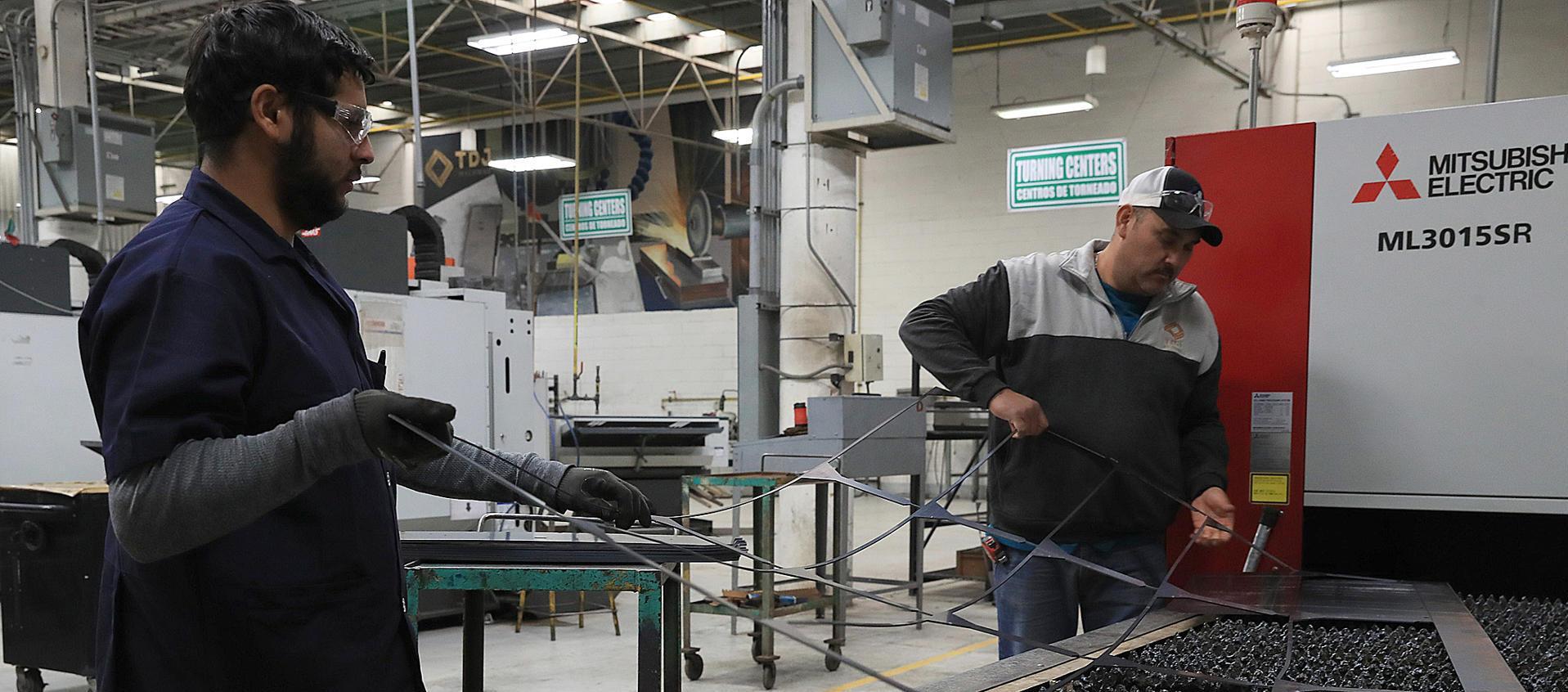 Trabajadores de maquinaria en Ciudad Juárez.
