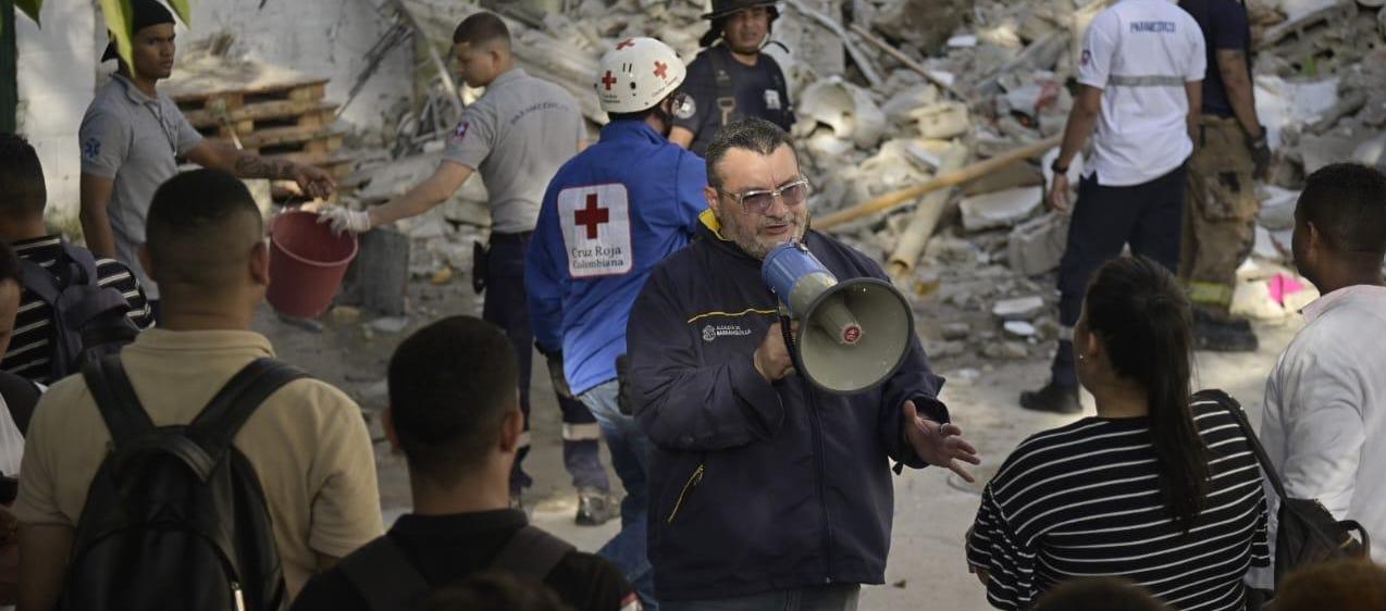 Fernando, Fiorillo, director de la Unidad de Gestión del Riesgo del Distrito, coordinando la atención de la emergencia. 