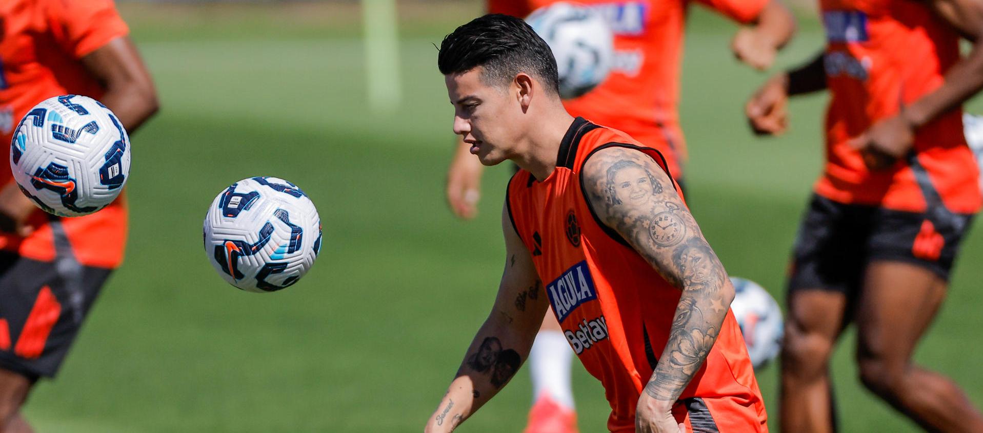 James Rodríguez en entrenamiento con la selección.