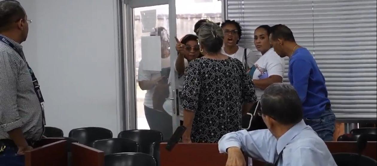 Discusión durante la audiencia.