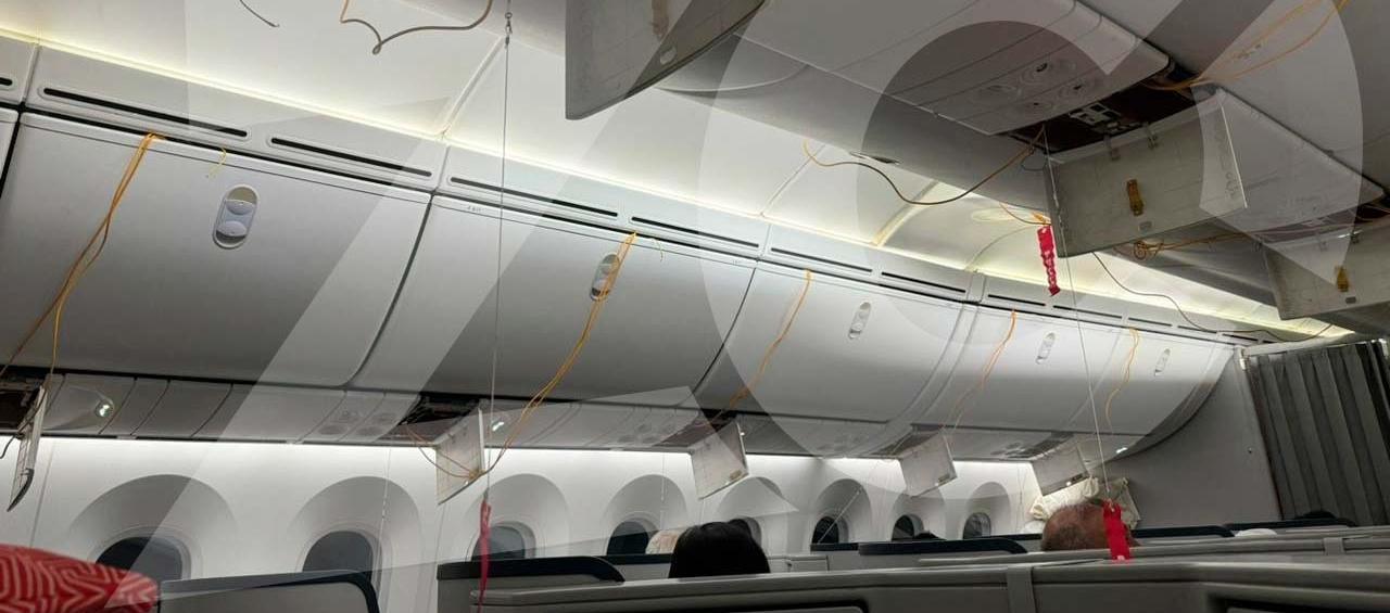 Así quedó el avión tras aterrizar de emergencia.