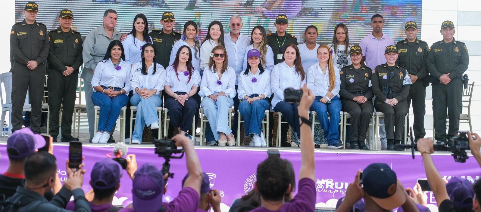 La Bancada Púrpura presentada el fin de semana.