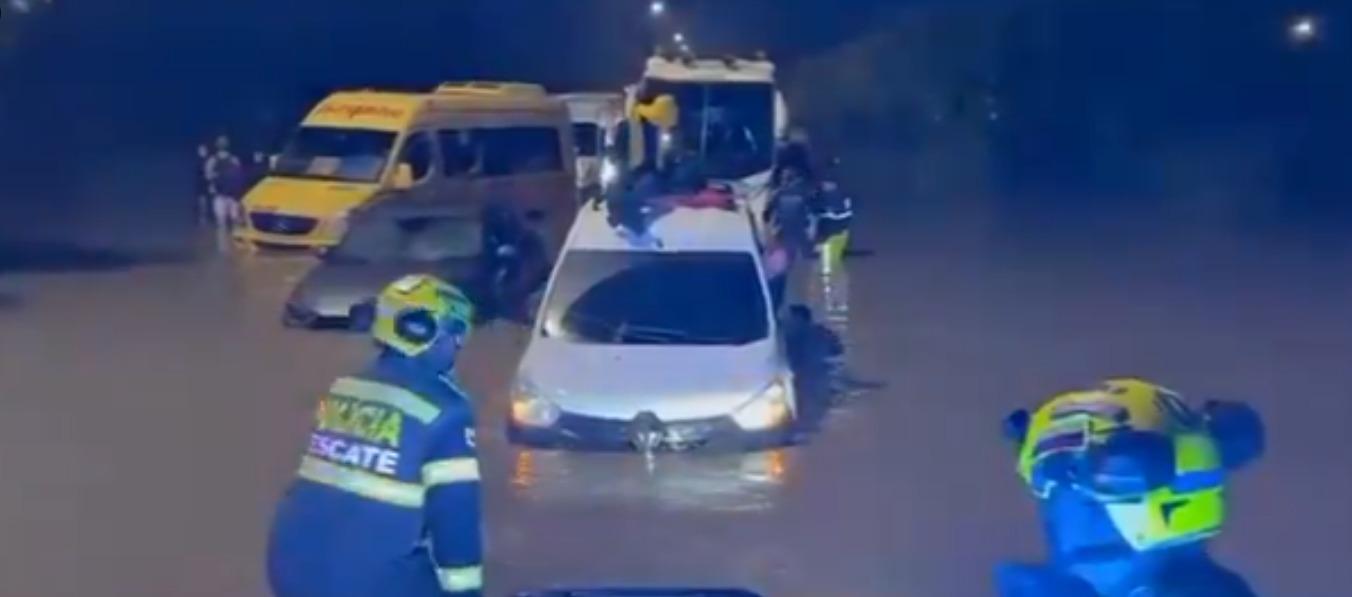 Imagen de la emergencia en la autopista.