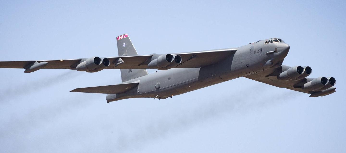 Bombarderos de ataque de largo alcance B-52.