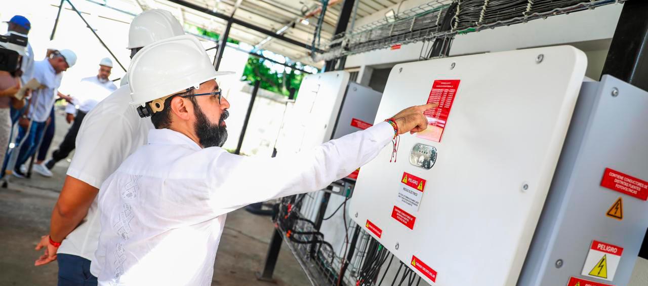 El Ministro de Minas y Energía, Andrés Camacho.