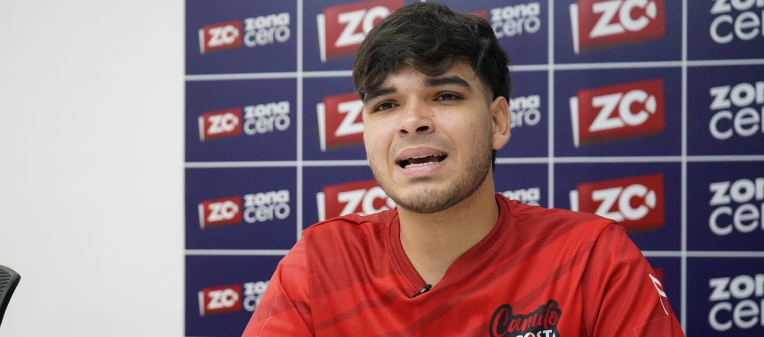 Camilo Acosta, líder juvenil de la cumbre.