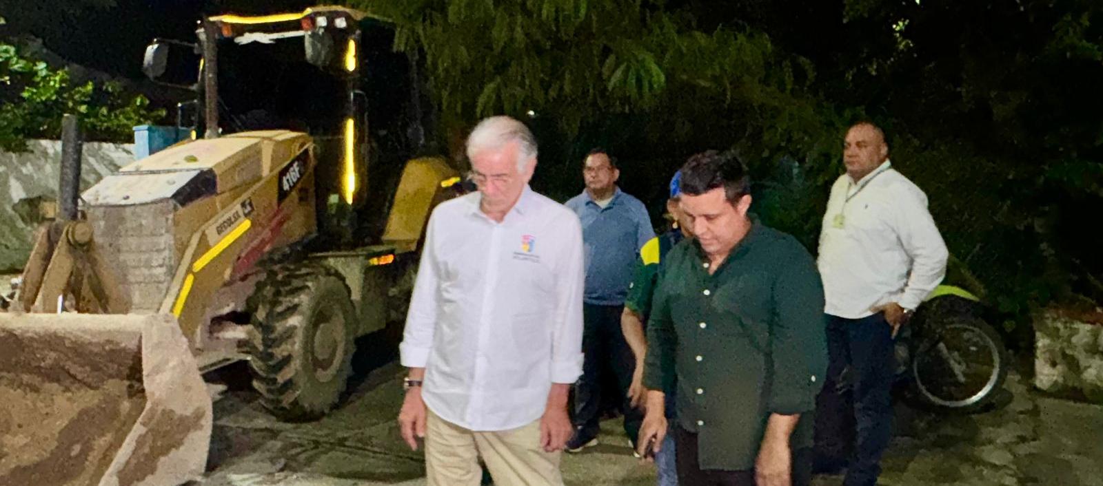 El Gobernador Verano en el lugar de la tragedia.