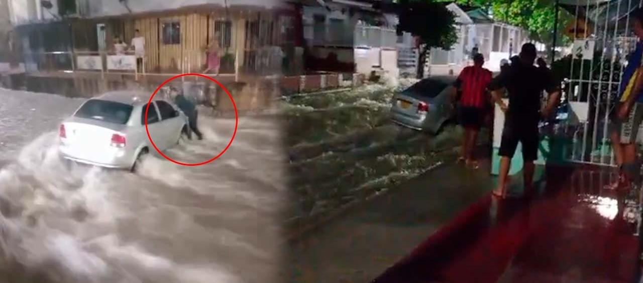 Vehículo cuando era arrastrado por el arroyo.