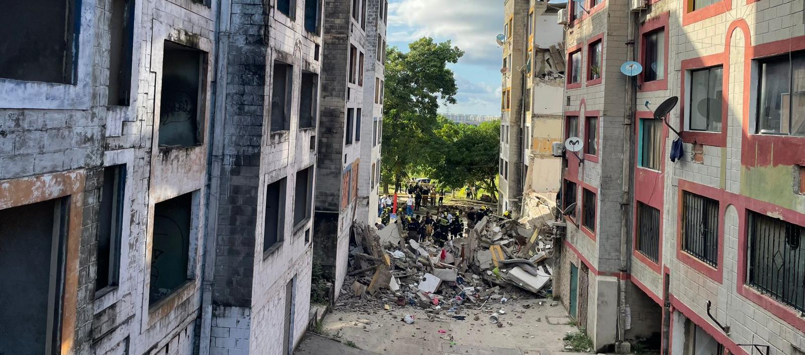 La torre desplomada en el conjunto Privilegios.