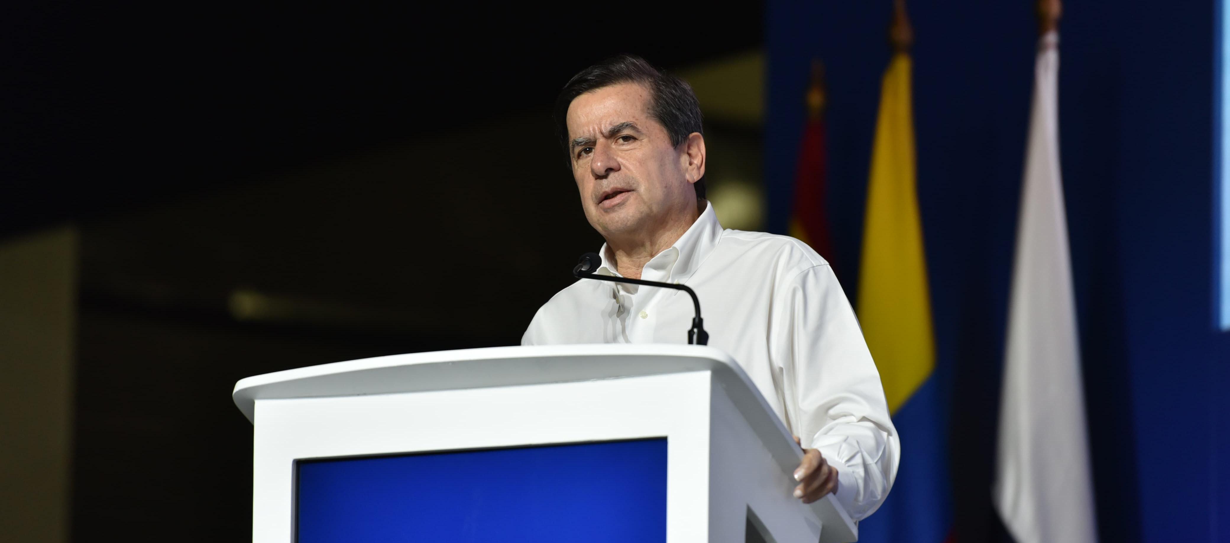 Juan Fernando Cristo, ministro del Interior.