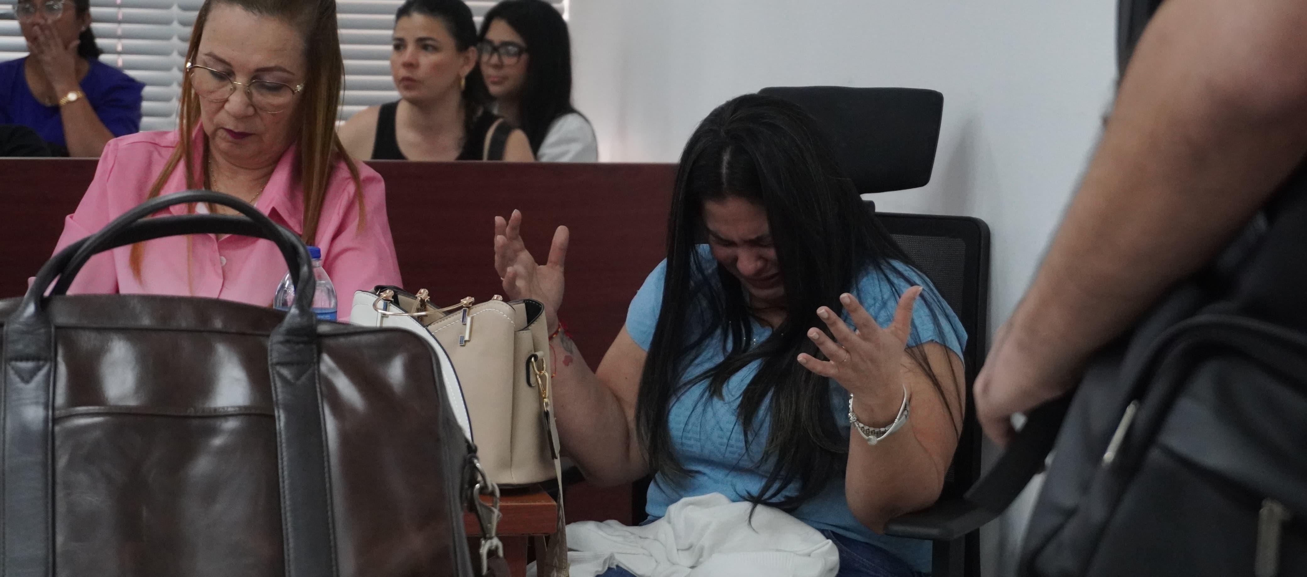 Dayana Jassir agradeciendo al cielo por haber sido absuelta. 