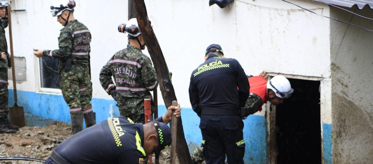 Organismos de socorro en el barrio San Fernando.