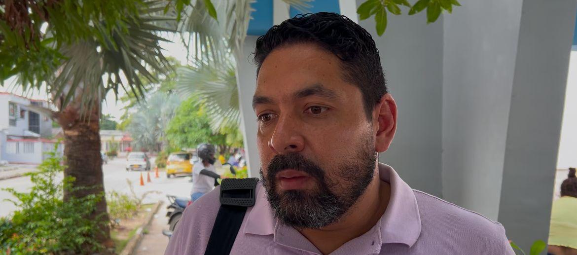 Enrique Carrillo, padre de los niños e hijo de la señora Nelly Insignares.