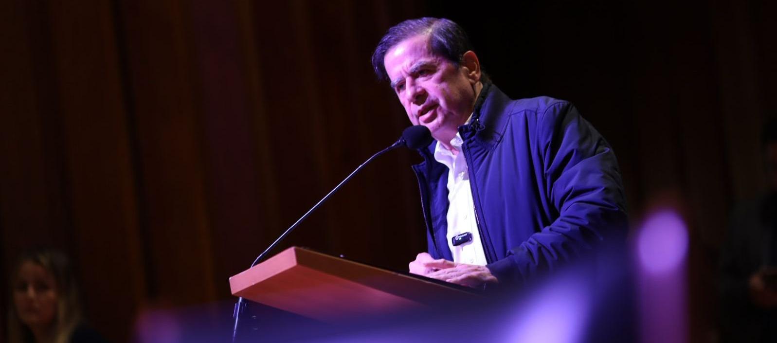 Juan Fernando Cristo en la Asamblea Nacional por la Paz.