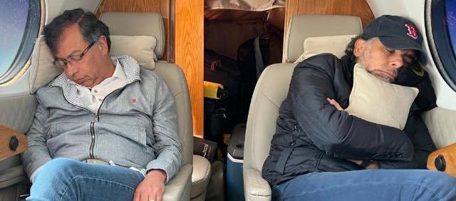 Gustavo Petro y Armando Benedetti en un avión privado durante la campaña presidencial. 