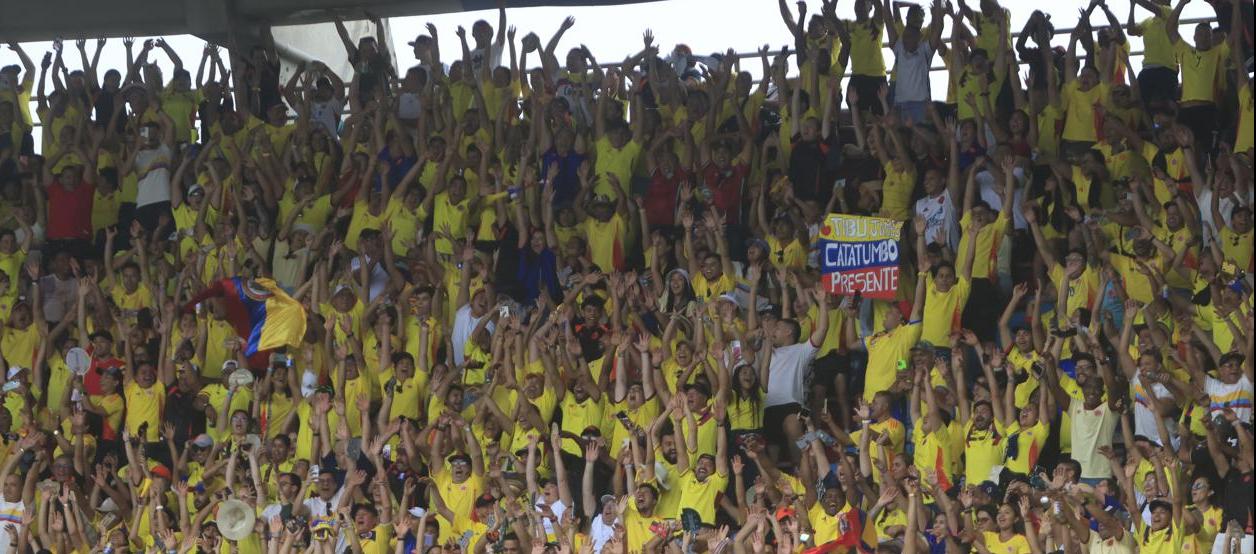 Los hinchas de la selección Colombia en el estadio Metropolitano.