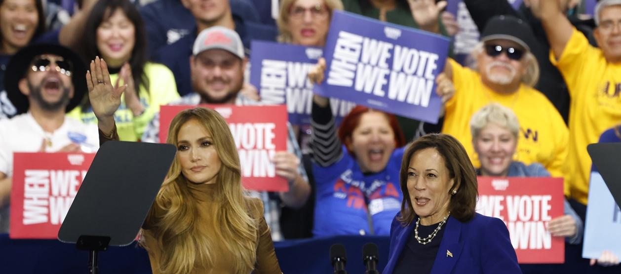 Jennifer López y Kamala Harris.