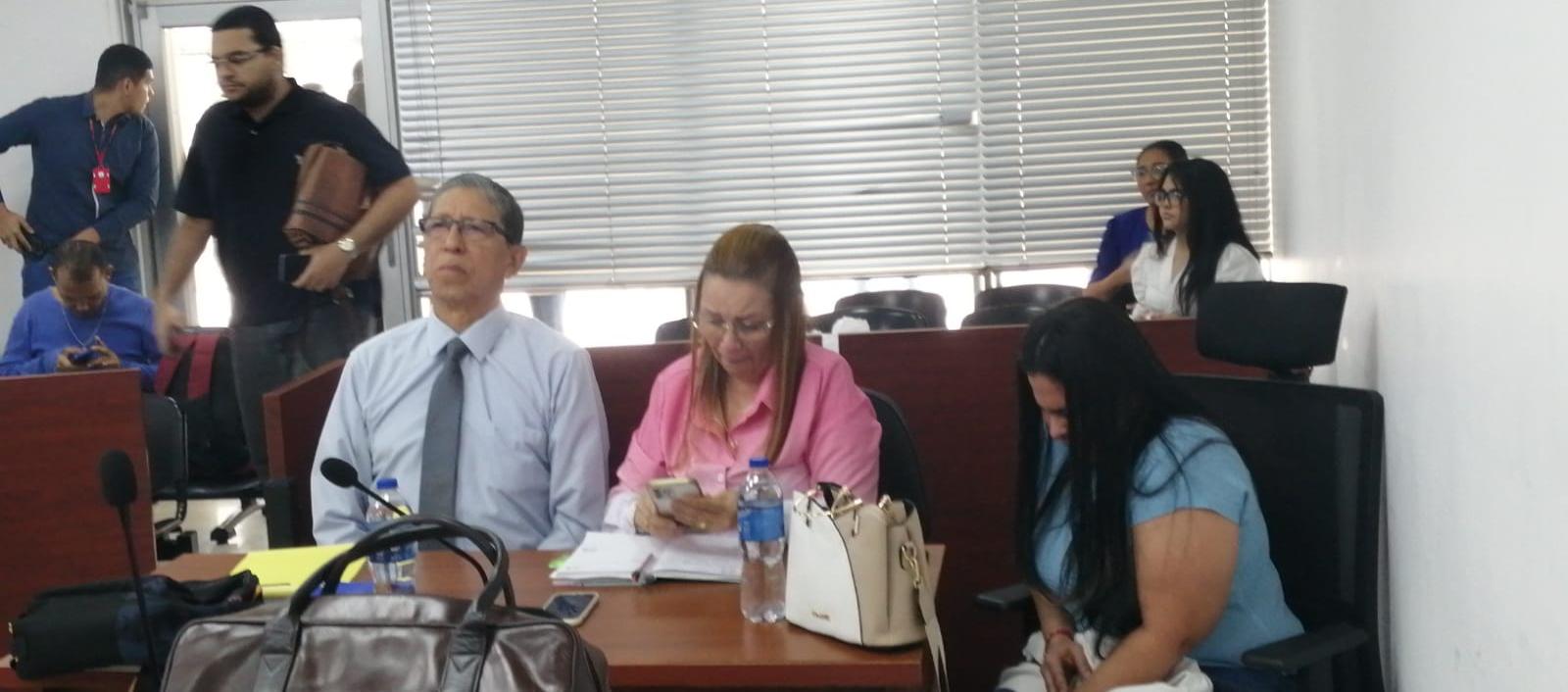 Dayana Jael Jassir De la Hoz (derecha). 