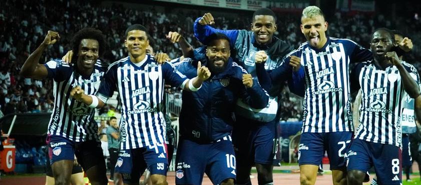 Jugadores de Junior celebran uno de los goles a Once Caldas el pasado miércoles.