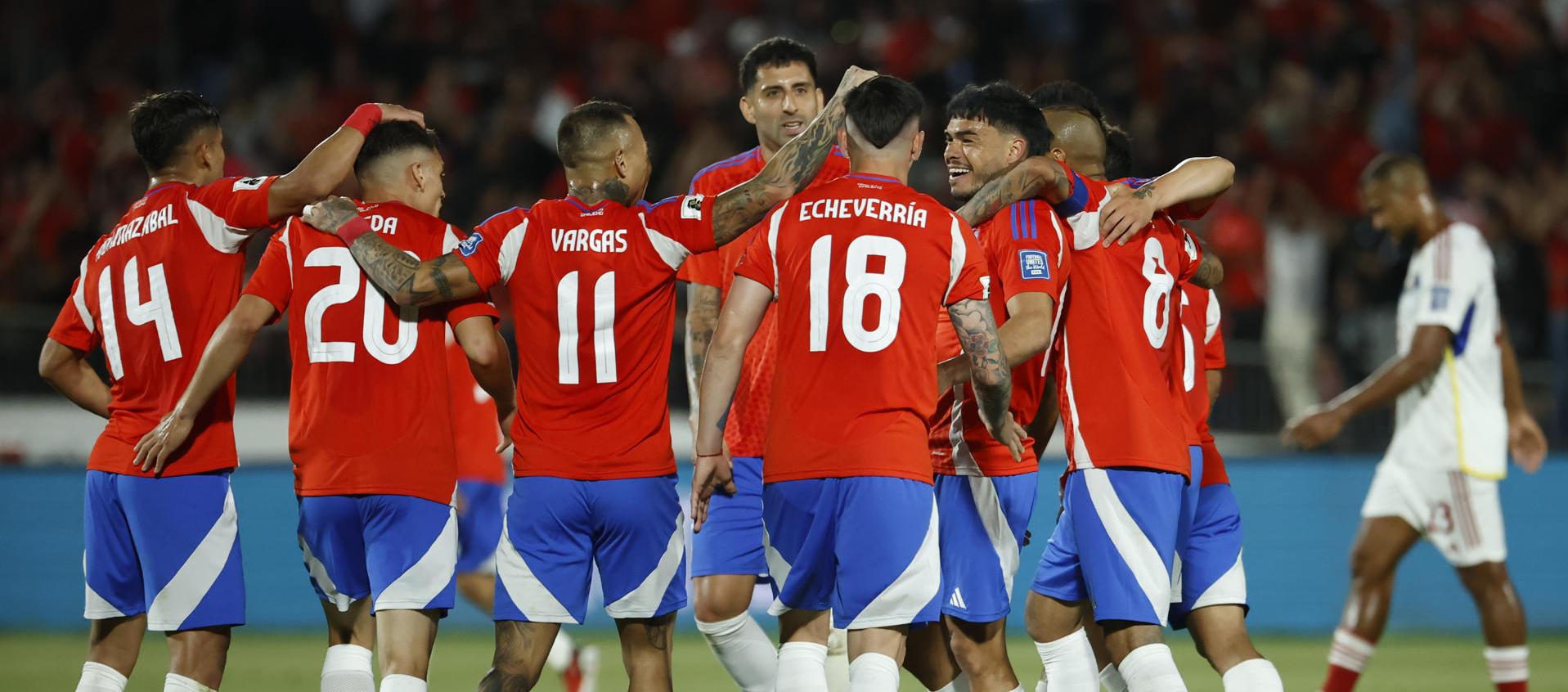 Los chilenos celebrando el triunfo ante Venezuela. 