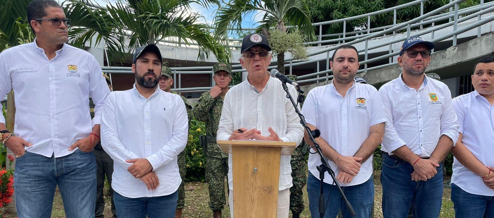 El ministro de Defensa, Iván Velásquez, después de una reunión con las autoridades de Bolívar.