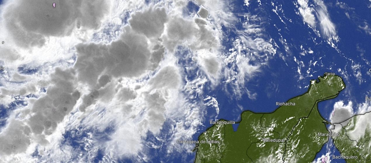 Zona de nubes donde se encuentra este miércoles la perturbación tropical.