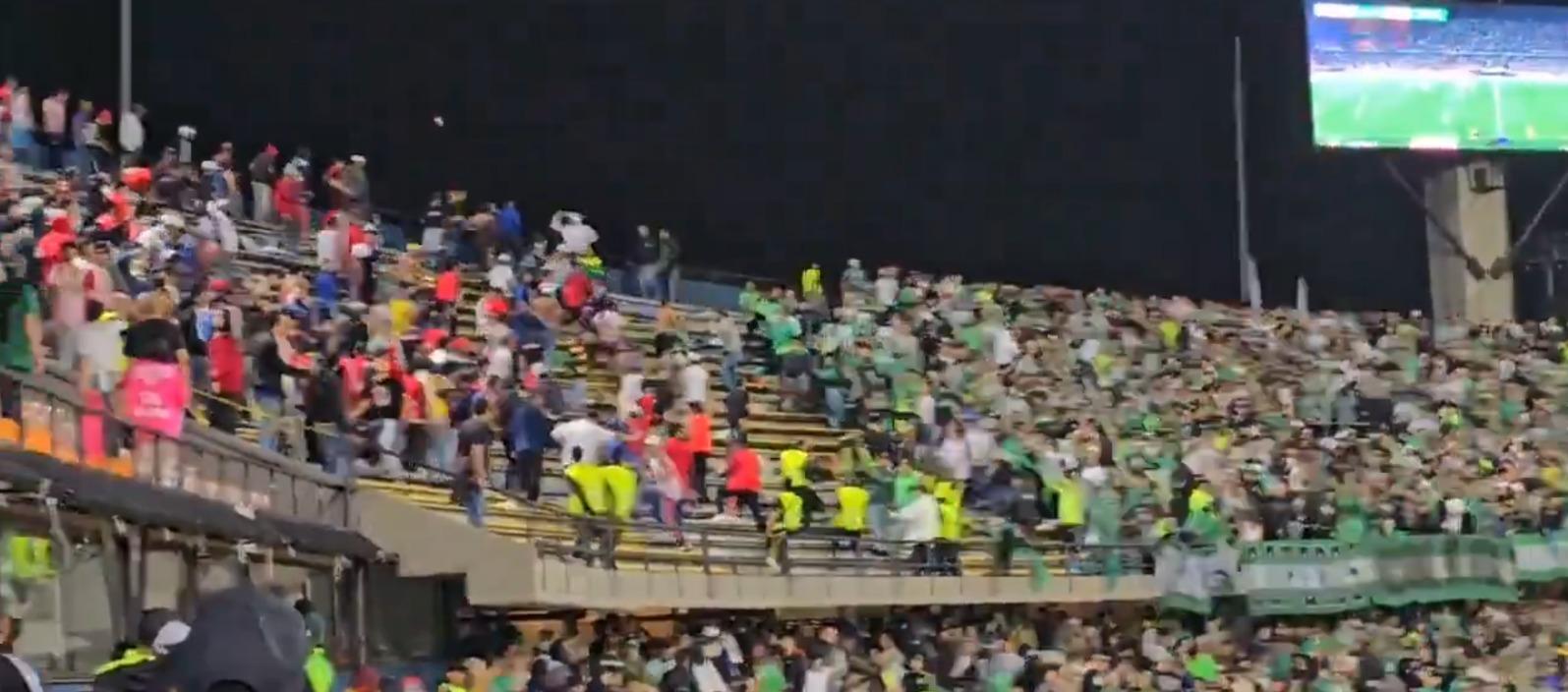 Riña registrada entre hinchas de Nacional y Junior a finales de septiembre de este año. 