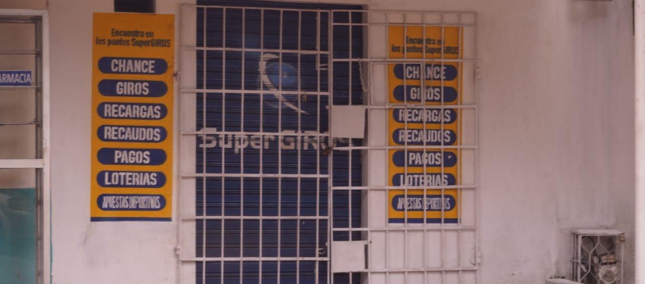 Uno de los puntos de SuperGIROS cerrado.