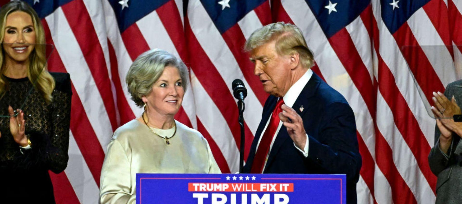 Susan Summerall Wiles y Donald Trump.