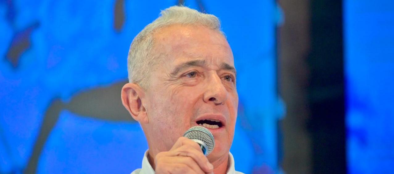 Álvaro Uribe Vélez en el foro de energía este sábado en Barranquilla.