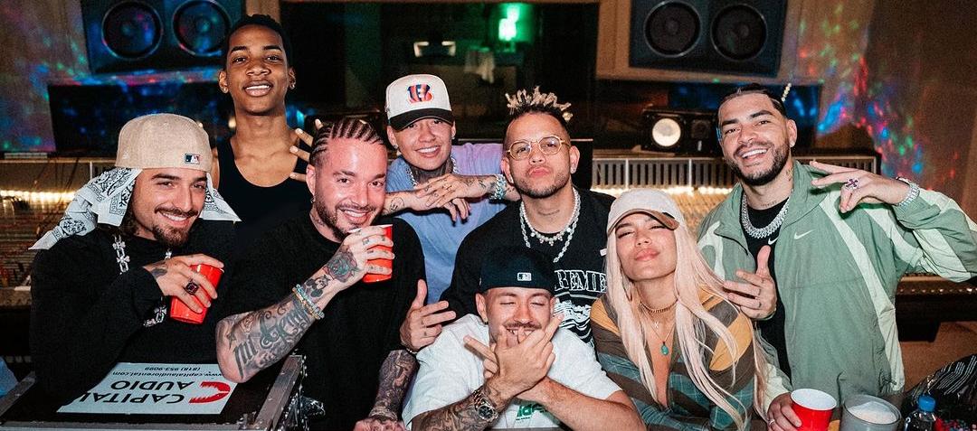 La canción fue realizada bajo la producción de Ovy on the drums, junto a Feid, Maluma, J Balvin, Karol G, Dfzm, Dfzm y Ryan Castro. junto a 