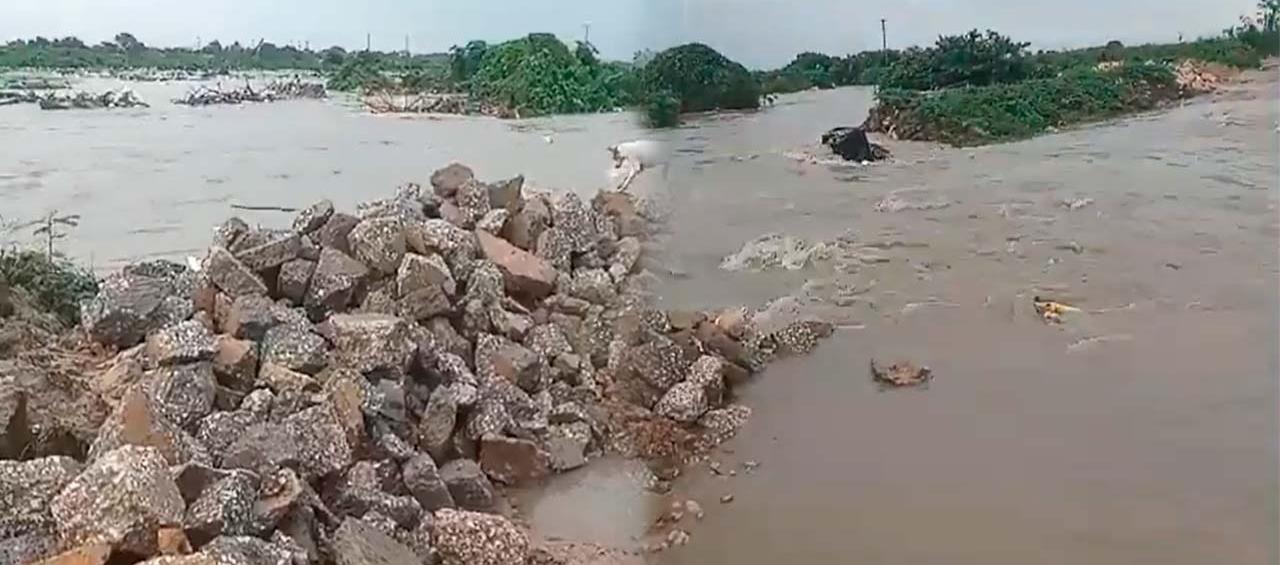 Arroyo El Platanal desbordado.