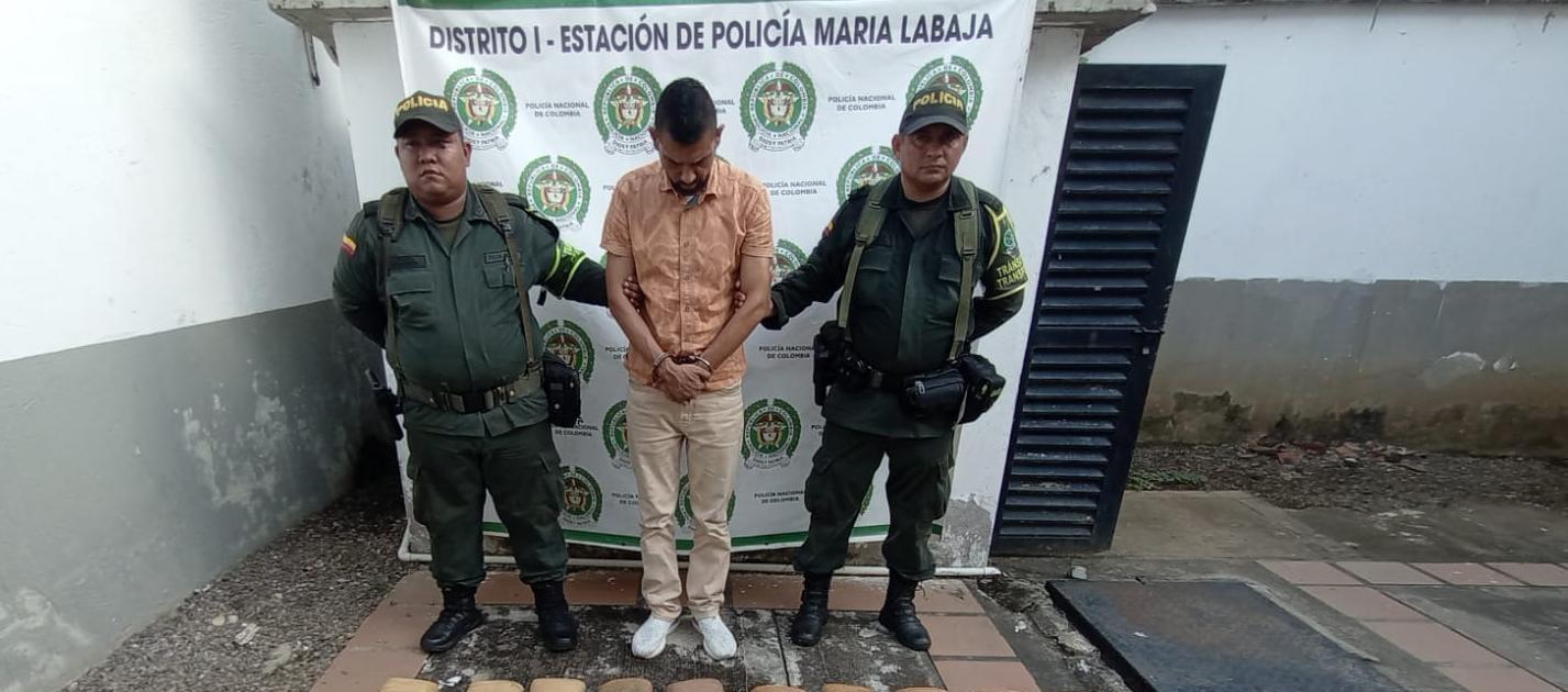 El detenido intentó sobornar a los policías para que lo dejaran seguir su camino.