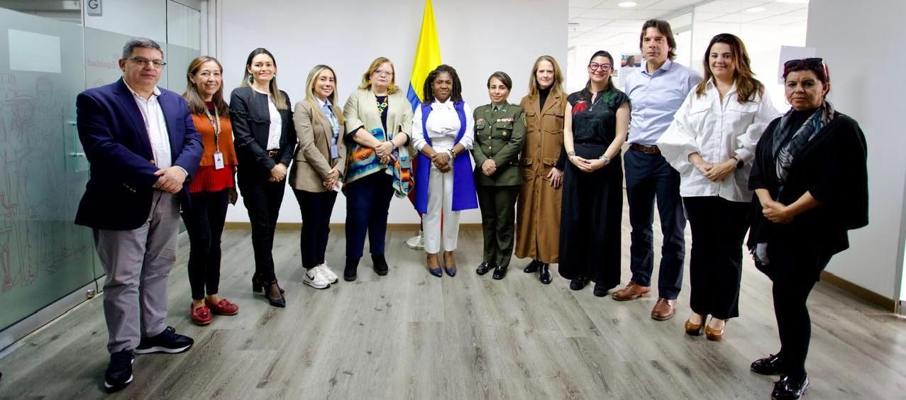 El Consejo Directivo del Icbf tras la aprobación de la medida de contratación.