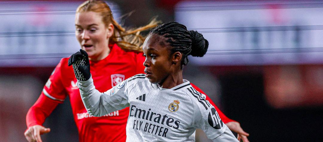 Linda Caicedo durante el partido contra al Twente.