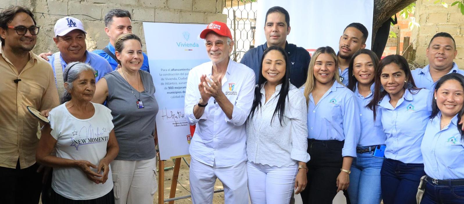 Acto de la firma del convenio entre el Ministerio de Vivienda y la Gobernación del Atlántico.