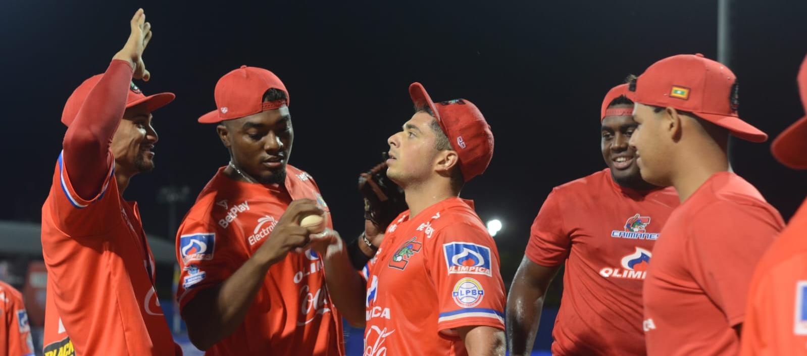 Christian Allegretti cuando recibía la felicitación de sus compañeros de equipo. 