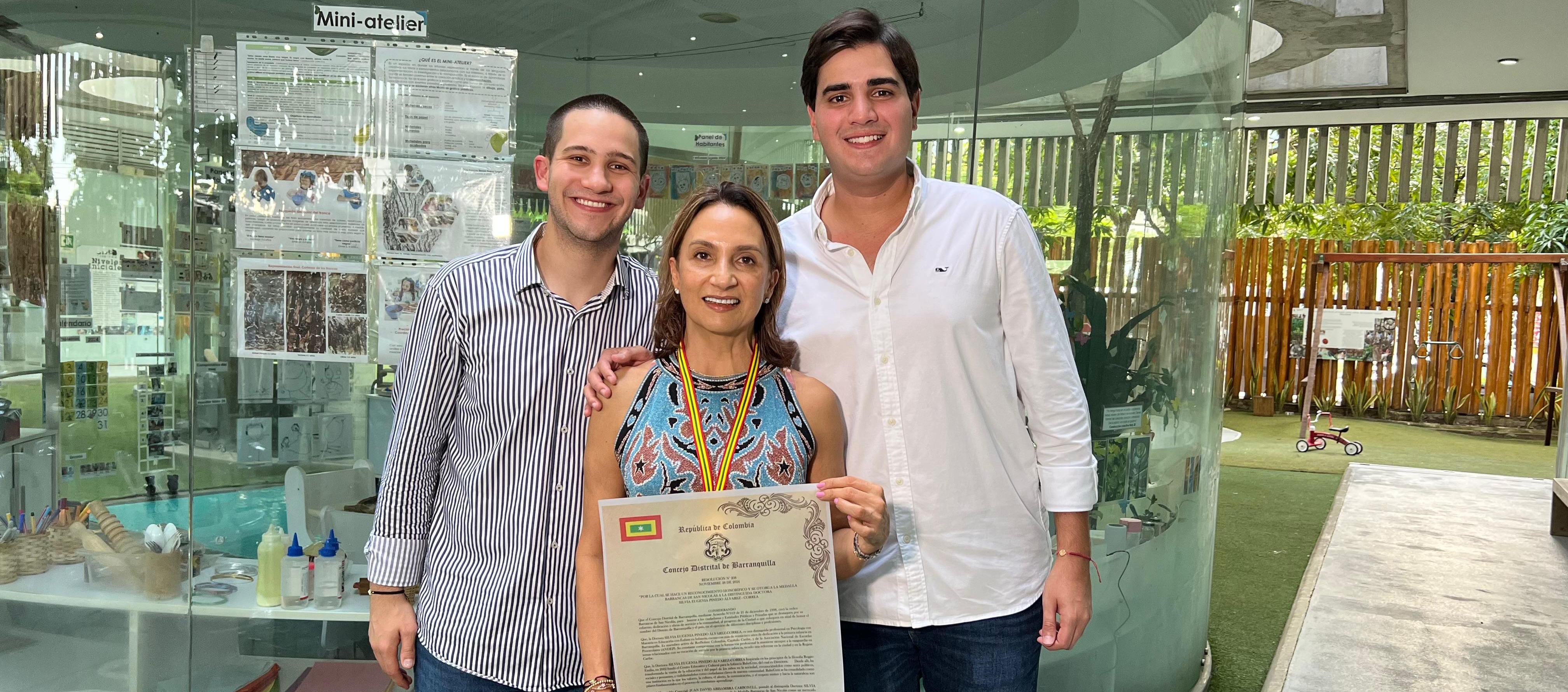 Silvia Pinedo en compañía de los concejales Juan David Abisambra y Rachid Correa.