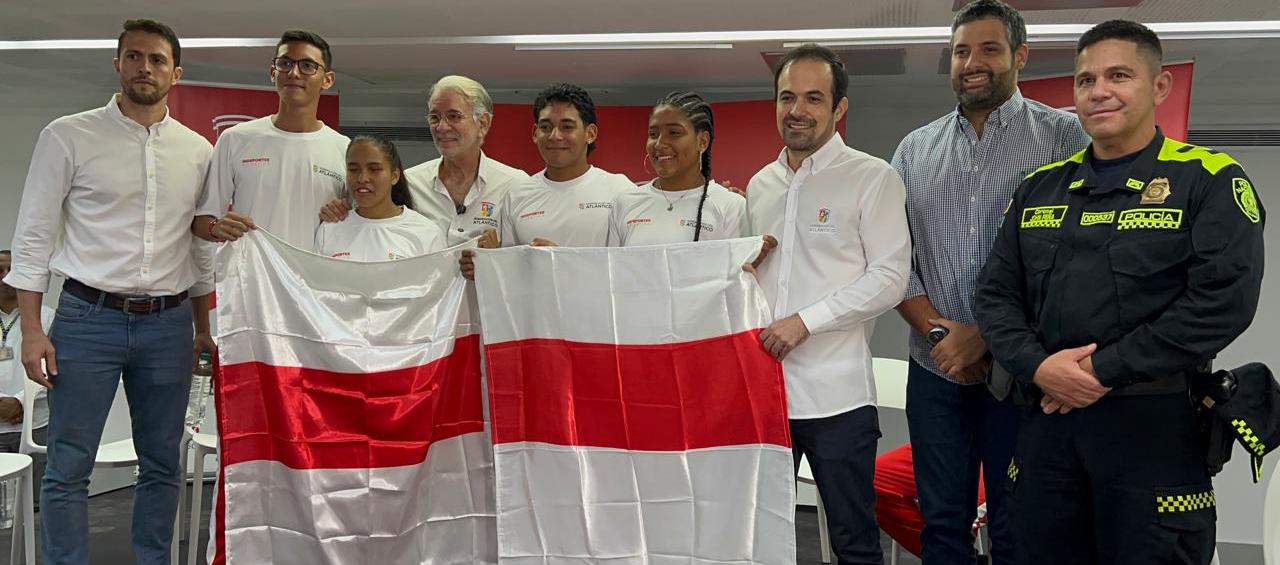 El gobernador Eduardo Verano con los deportistas abanderados para los Juegos Nacionales de la Juentud. 