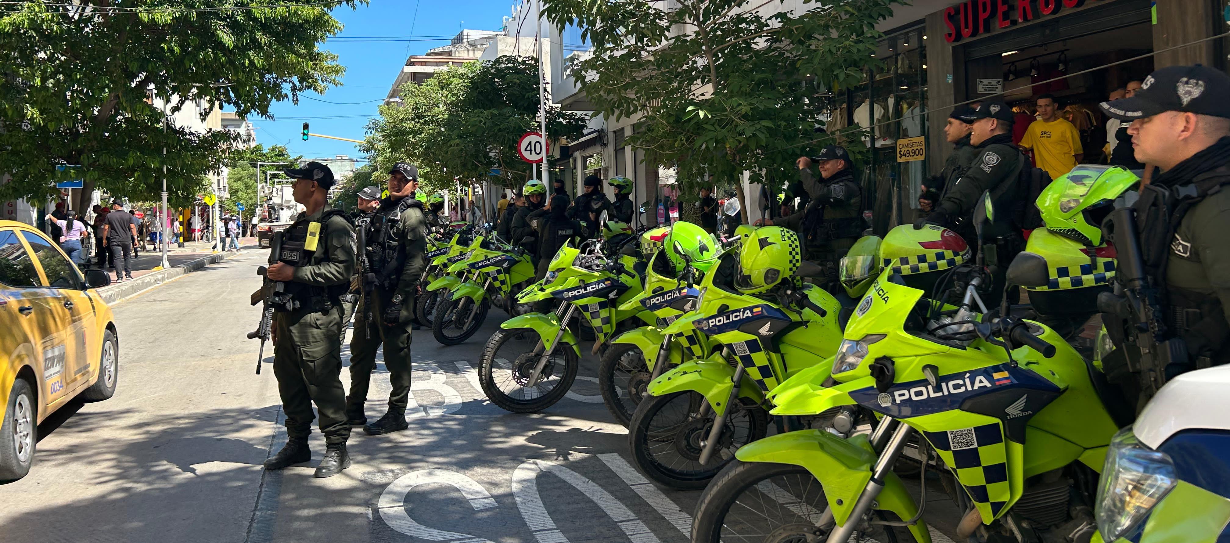 Policías realizan controles preventivos en la capital del Magdalena.