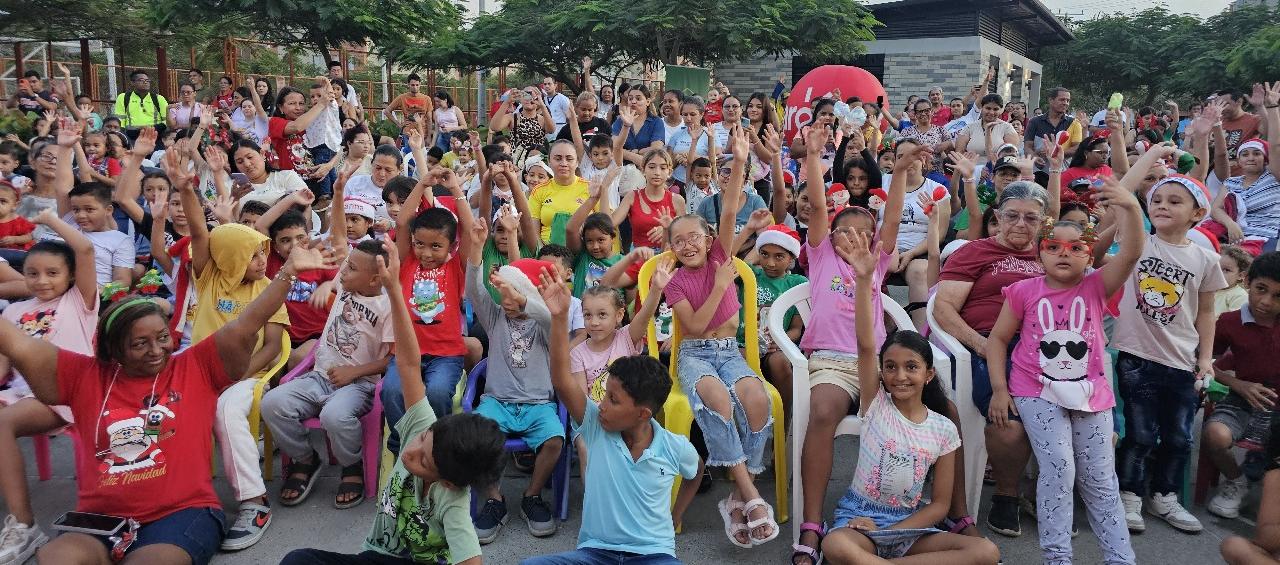 Con villancicos los niños disfrutaron de esta noche de novena.