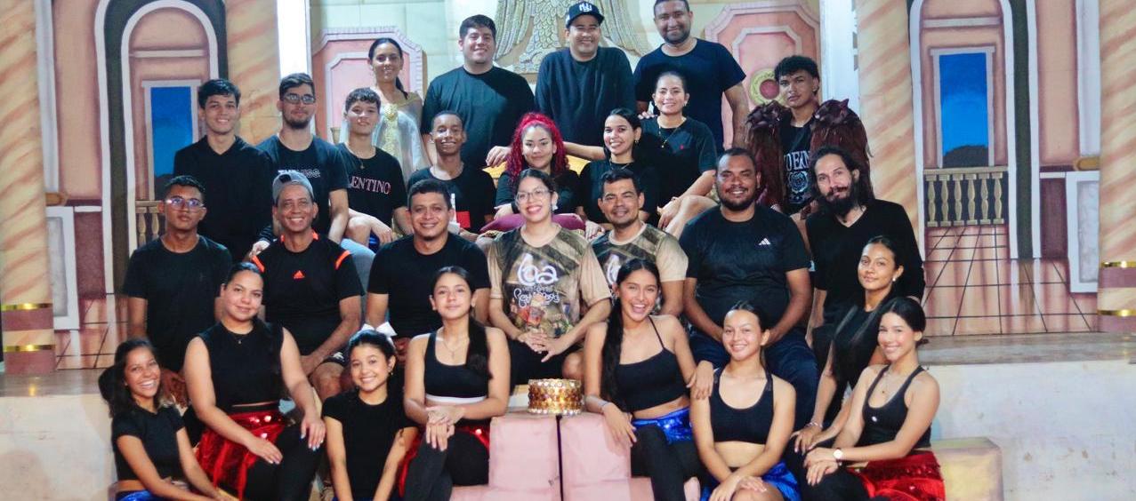 Los actores se han preparado para presentar un gran espectáculo.