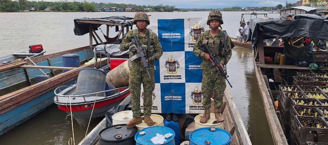 La Armada con el material incautado.