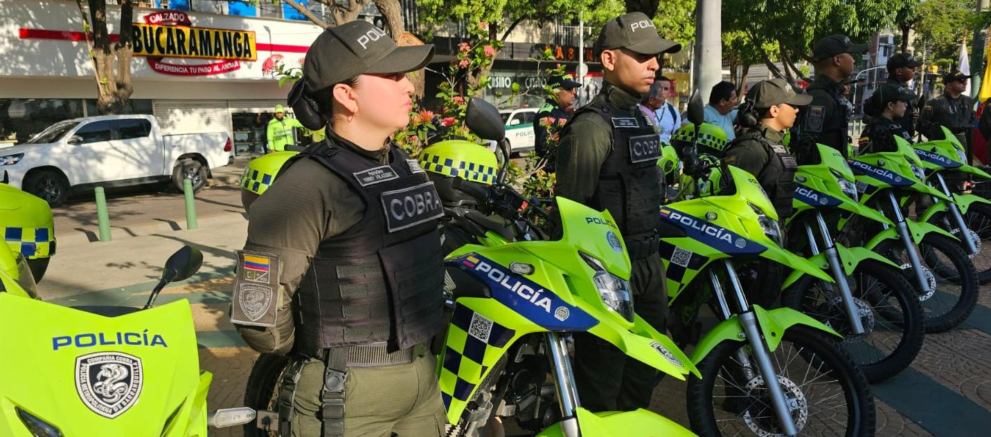 Uniformados de la Policía en el Paseo Bolívar. 