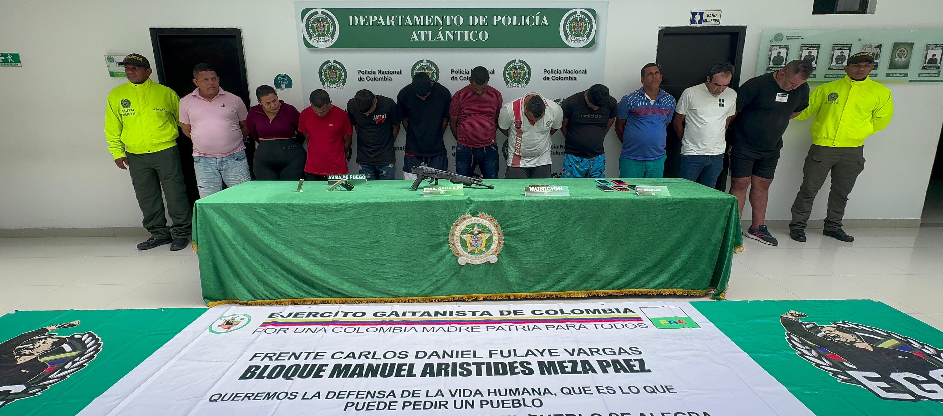 Los capturados mostrados por la Policía. 