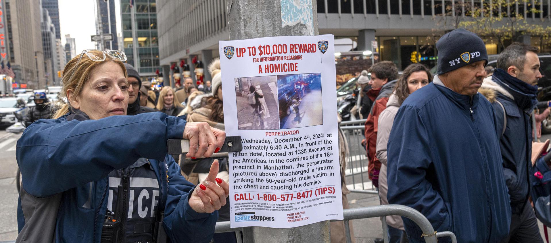 Cartel con el que buscaban a Luigi Mangione.