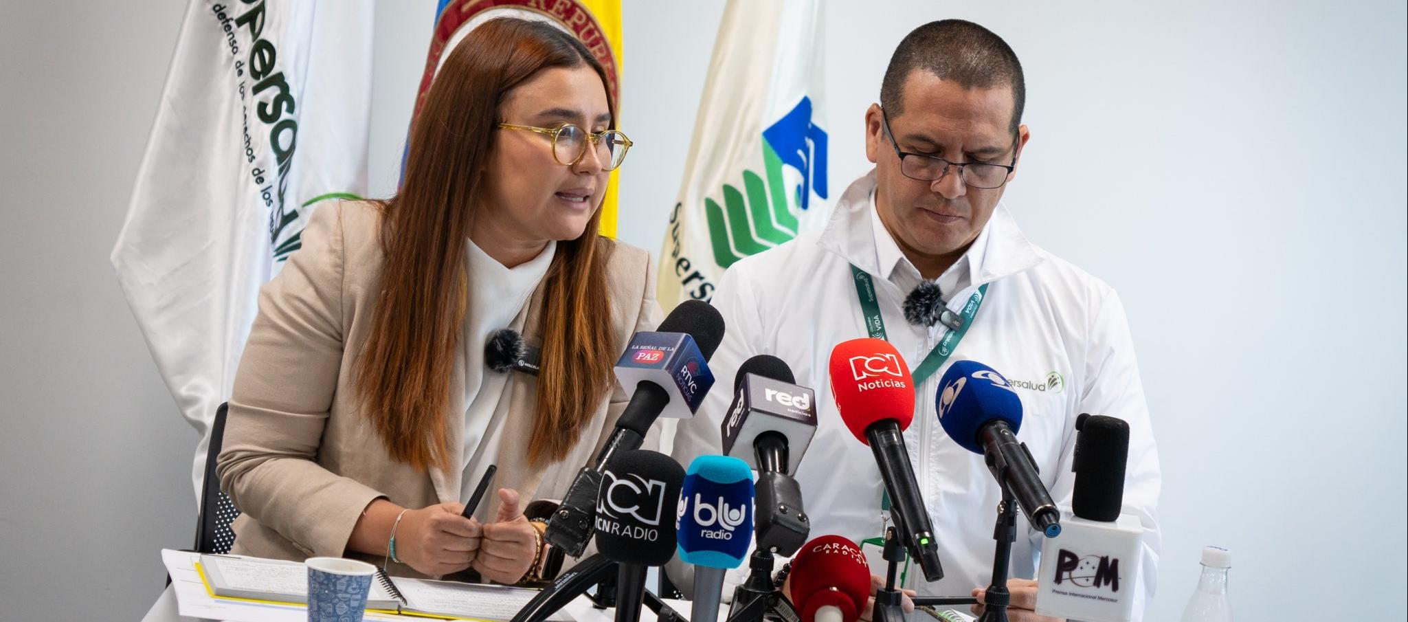La superintendente de Economía Solidaria, María José Navarro y el superintendente de Salud, Giovanny Rubiano.