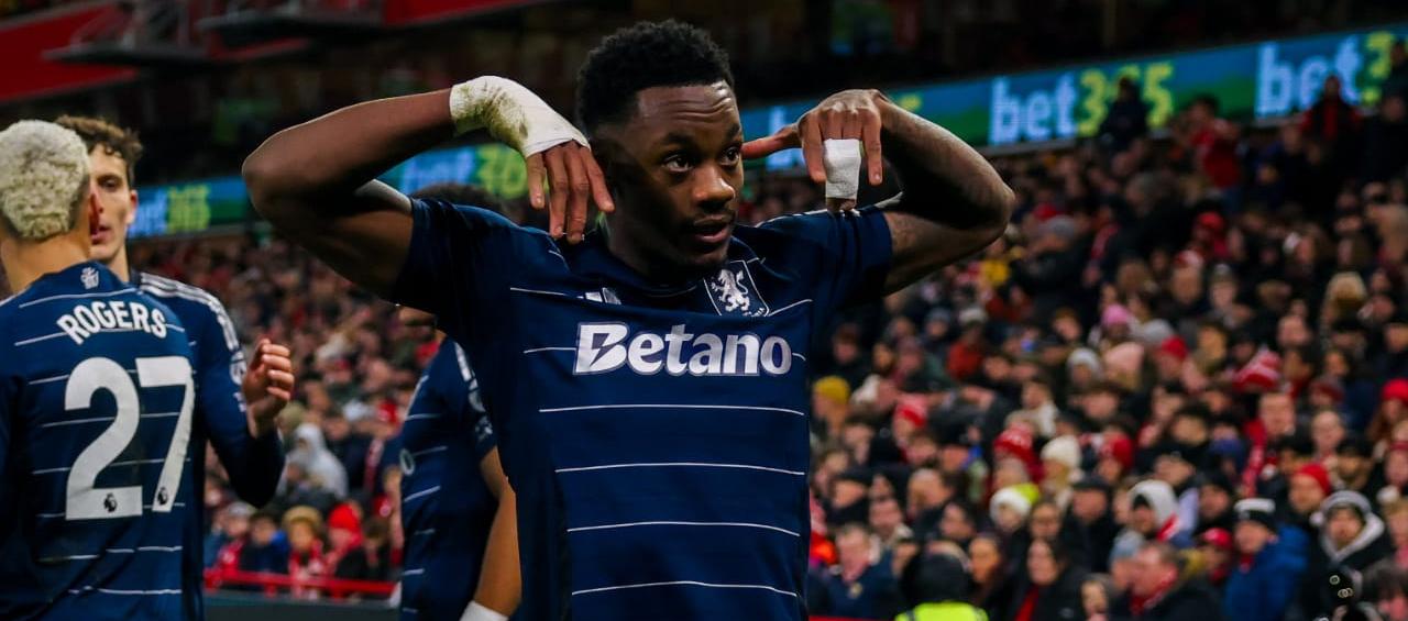 Jhon Durán celebrando su gol.